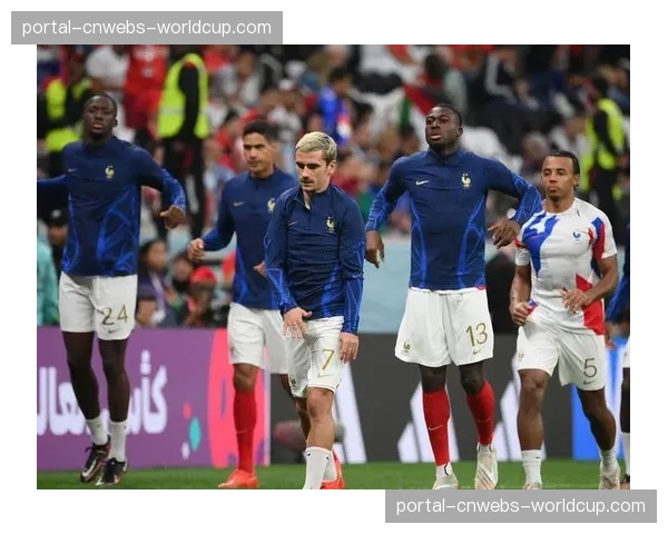 战术板：解析弗赖堡如何通过精准长传，绕过中场绞杀，直接创造射门机会